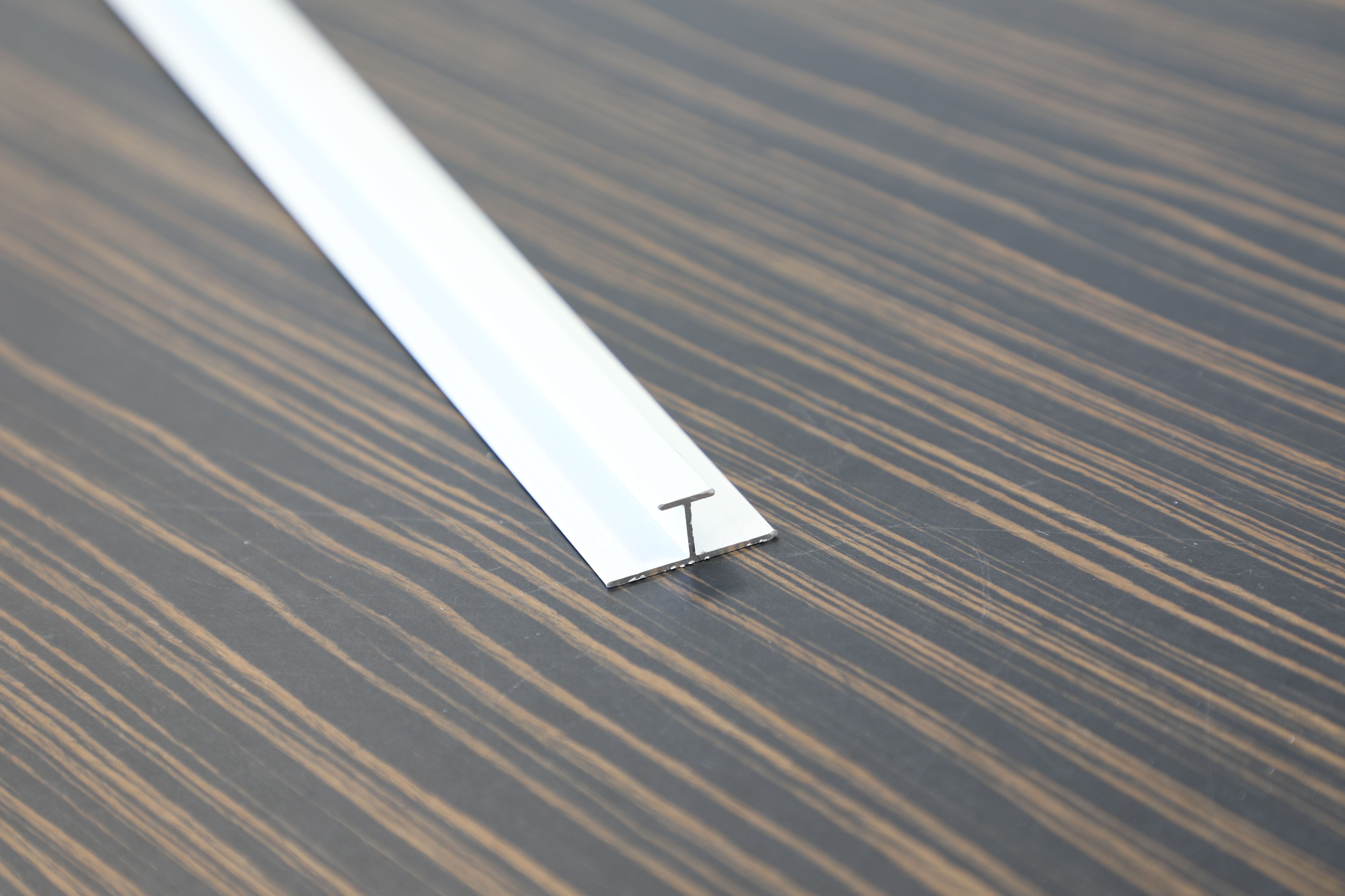 Wet Panel Extrusion Continuous Joint 2400mm Polished Silver Price Comparisons | Compare The Build