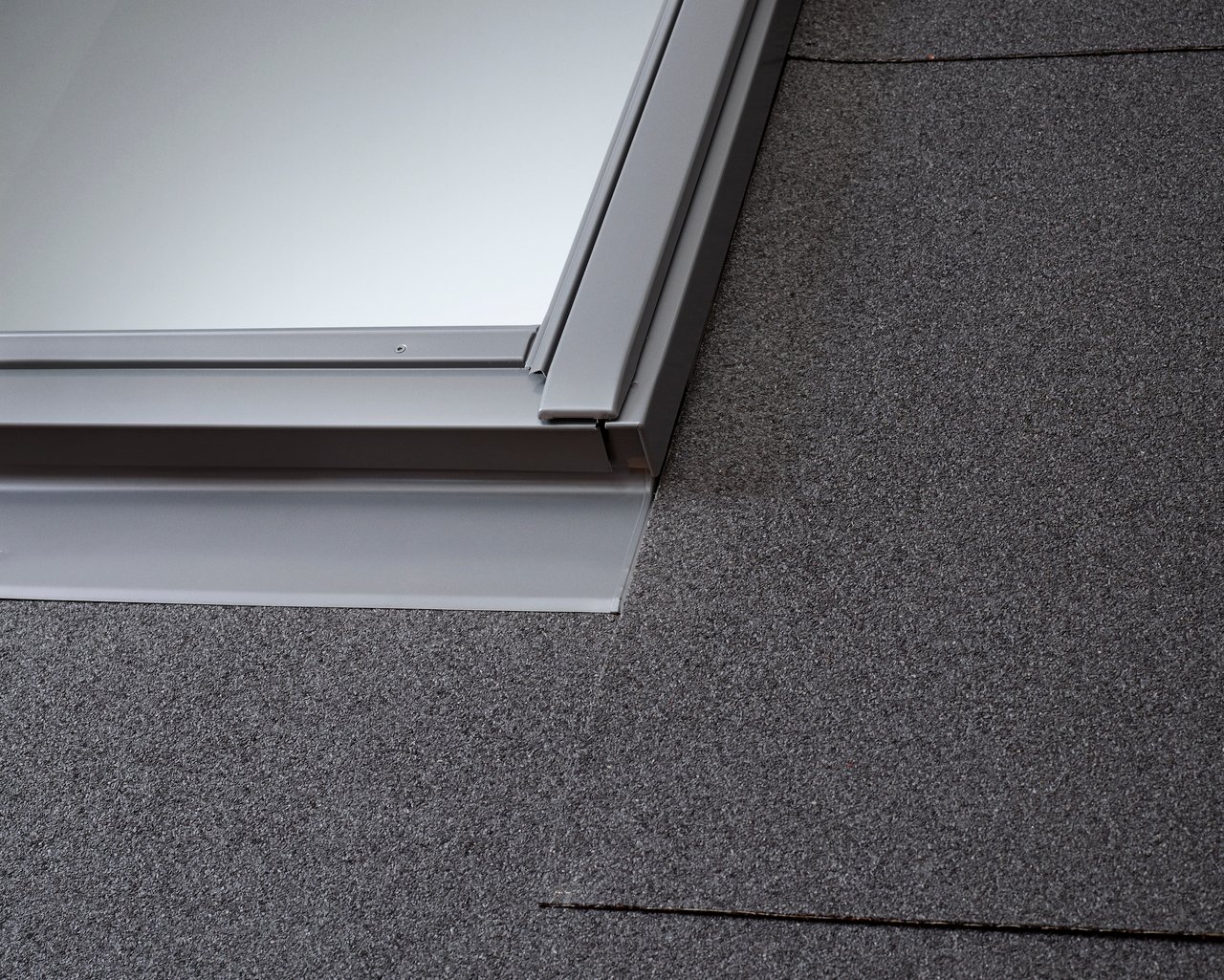 Velux EDL CK02 0000 Single Slate Flashing 550x780mm Price Comparisons | Compare The Build